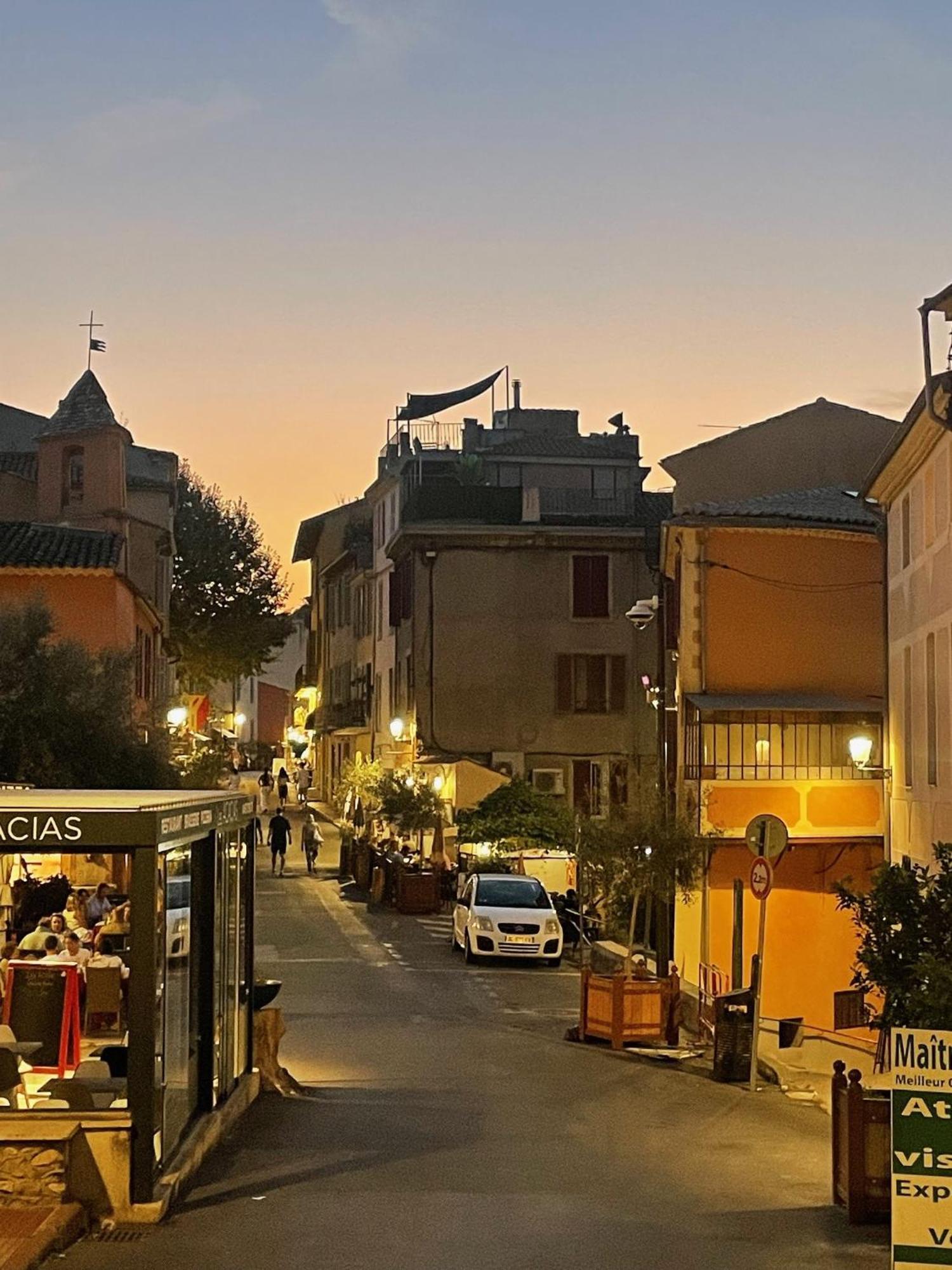 Apartment - Place Des Arcades Biot