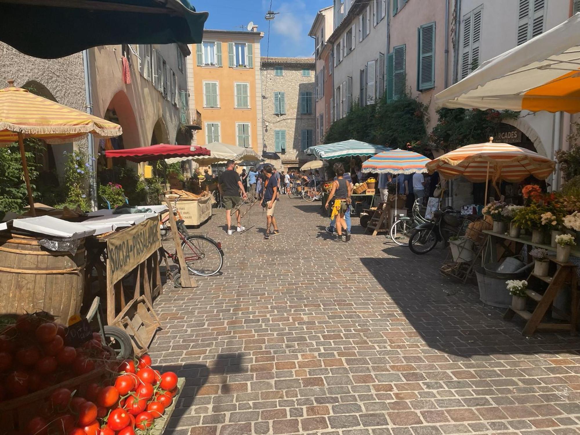 - Place Des Arcades * Biot